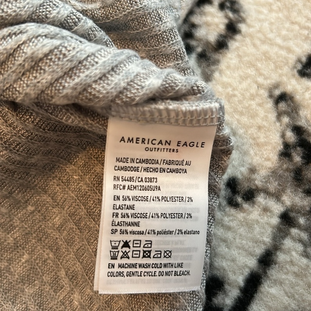 American Eagle top! - Picture 4 of 6